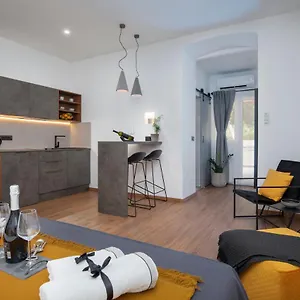 Deluxe Rooms&apartments Korzo Apartment
